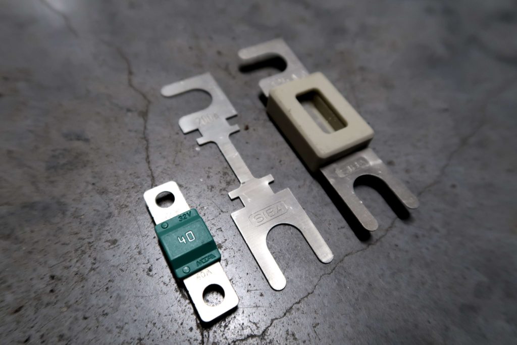 EAV_ZEKERINGEN_MINIATUURZEKERING_MEGAFUSEZEKERING_VORKHEFTRUCK